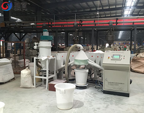 Machine de dosage de traitement en lots automatique d'additifs pour l'extrudeuse SPC de tuyau de PVC parquetant la chaîne de production