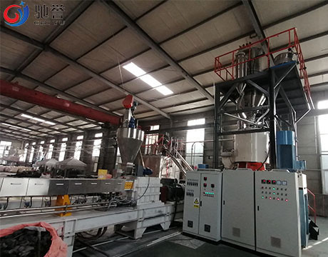 Système de transport de mélange de alimentation automatique pour la ligne d'extrusion de profil de cadre de porte de WPC