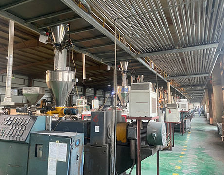 Système de composition de mélange de pesage de alimentation automatique pour l'extrusion en plastique en bois de PE