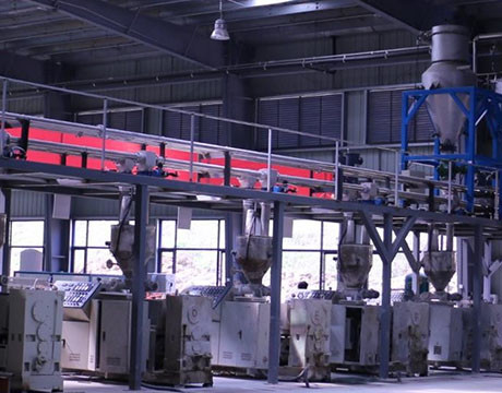 Machine de alimentation de transport automatique d'extrudeuse de système de convoyeur à chaînes de tube