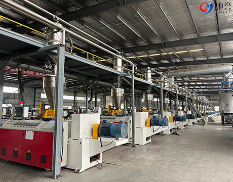 Système de alimentation automatique de transport pneumatique pour la chaîne de production en plastique en bois