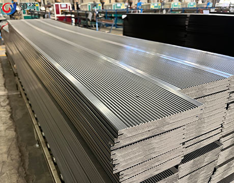 Système de alimentation automatique de transport pneumatique pour la chaîne de production en plastique en bois